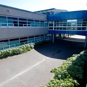 北素里中学North Surrey Secondary